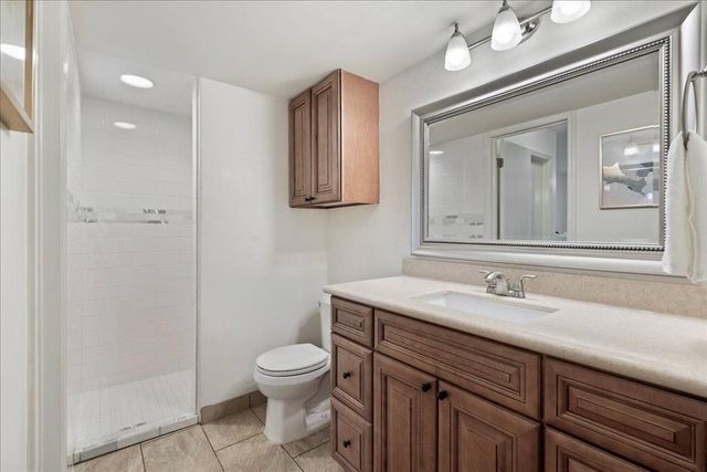 18231 Lakepoint CV, Point Venture, TX 78645