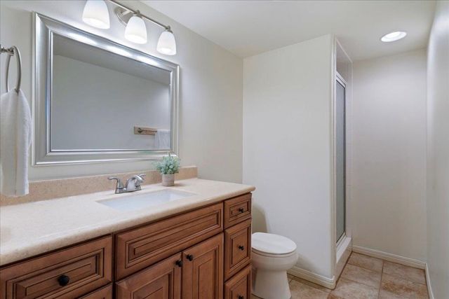 18231 Lakepoint CV, Point Venture, TX 78645