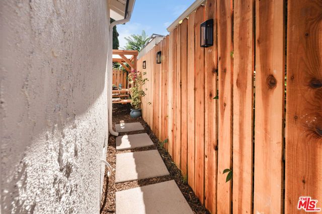 6042 Fair Avenue, North Hollywood (los Angeles), CA 91606