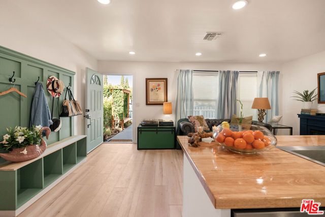 6042 Fair Avenue, North Hollywood (los Angeles), CA 91606