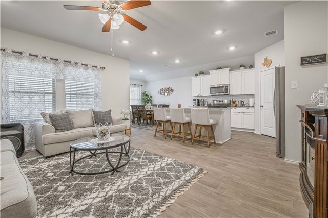 2424 Mulligan Lane, Navasota, TX 77868