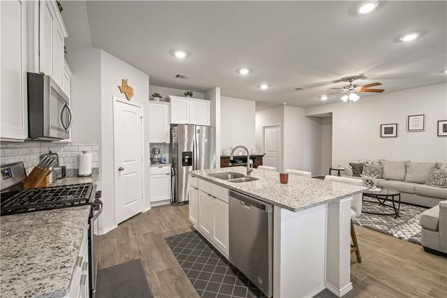 2424 Mulligan Lane, Navasota, TX 77868