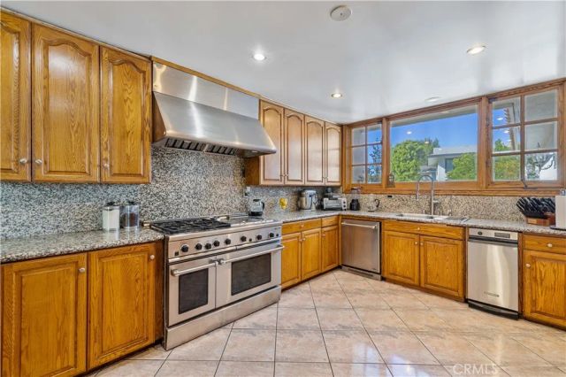 16015 Jeanne Ln, Encino, CA 91436