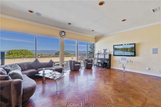 16015 Jeanne Ln, Encino, CA 91436