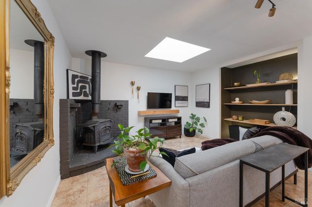 955 N Pine St, Ukiah, CA 95482