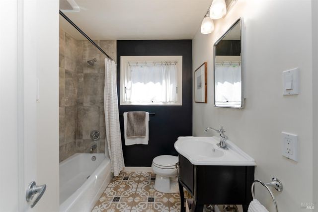 955 N Pine St, Ukiah, CA 95482