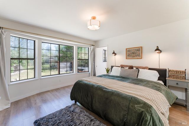 955 N Pine St, Ukiah, CA 95482