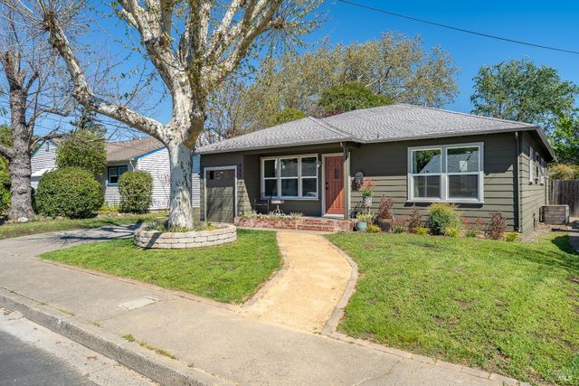 955 N Pine St, Ukiah, CA 95482