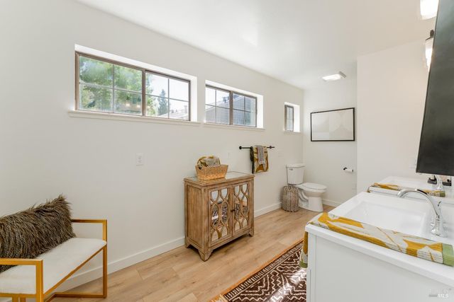 955 N Pine St, Ukiah, CA 95482