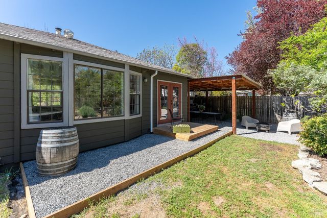 955 N Pine St, Ukiah, CA 95482