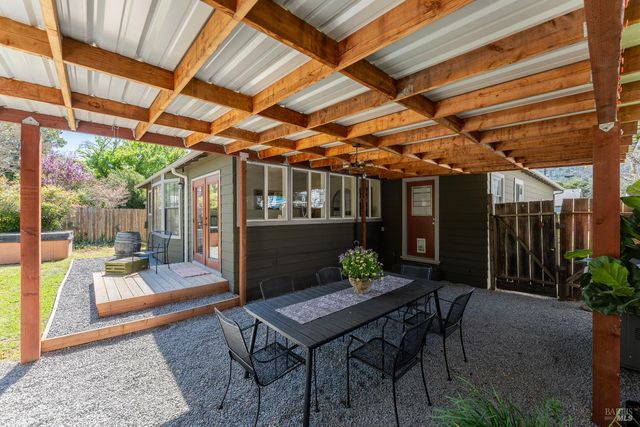 955 N Pine St, Ukiah, CA 95482