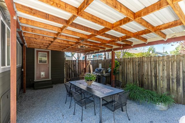 955 N Pine St, Ukiah, CA 95482