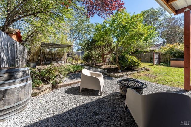 955 N Pine St, Ukiah, CA 95482