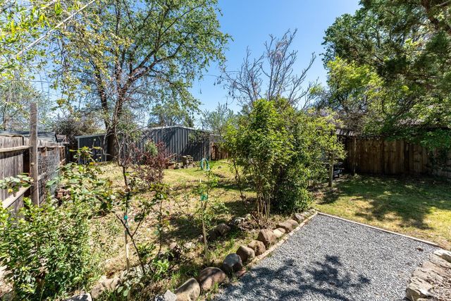 955 N Pine St, Ukiah, CA 95482