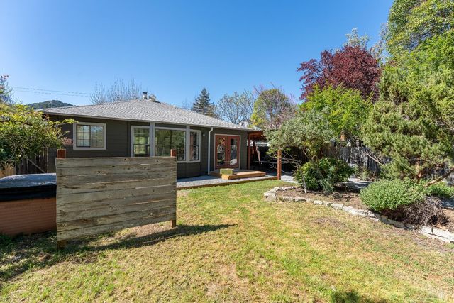 955 N Pine St, Ukiah, CA 95482