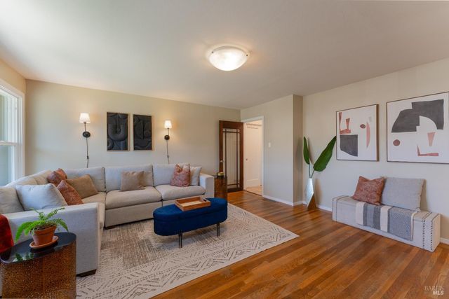 955 N Pine St, Ukiah, CA 95482