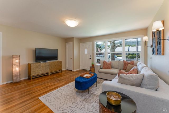 955 N Pine St, Ukiah, CA 95482