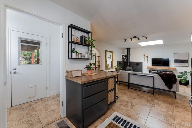 955 N Pine St, Ukiah, CA 95482