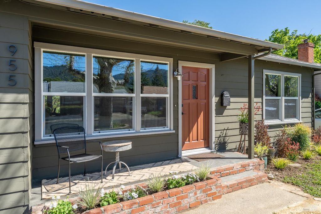 955 N Pine St, Ukiah, CA 95482