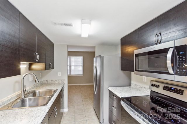 9464 Lexington Circle B, Charlotte, NC 28213