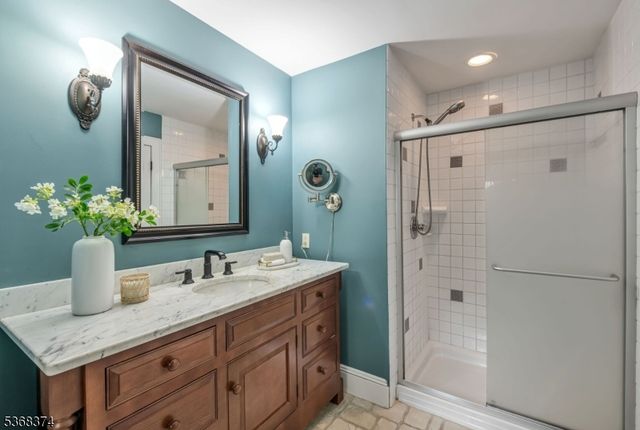 55 Woodland Ave, Allendale Boro, NJ 07401