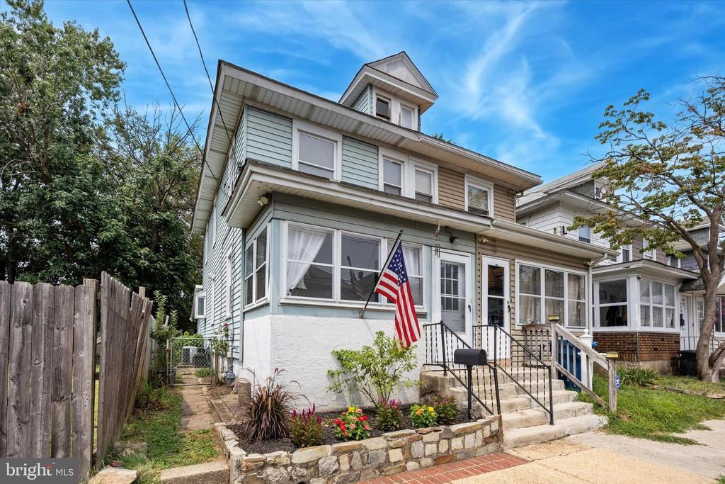 82 HARRISON AVE, Morrisville, PA 19067