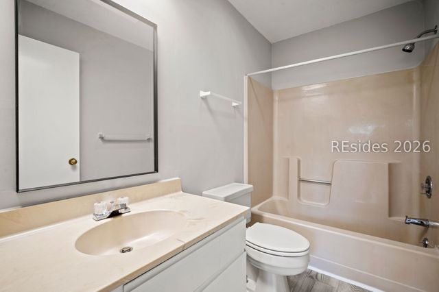 5 Gum Tree Rd Apt I19, Hilton Head Island, SC 29926