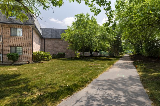 102 STEEPLE Drive B, Buffalo Grove, IL 60089