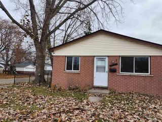 17405 Ivanhoe Street, Roseville, MI 48066