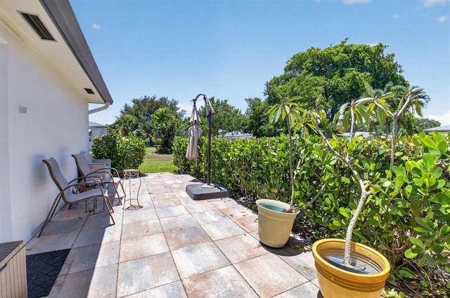 1180 S DRIVE Circle A, Delray Beach, FL 33445