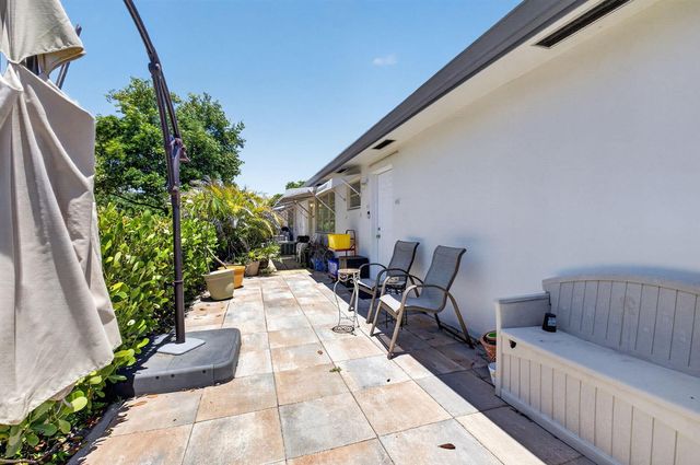 1180 S DRIVE Circle A, Delray Beach, FL 33445