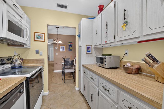 1180 S DRIVE Circle A, Delray Beach, FL 33445