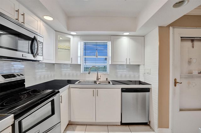 5860 NW 44th Street 603, Lauderhill, FL 33319