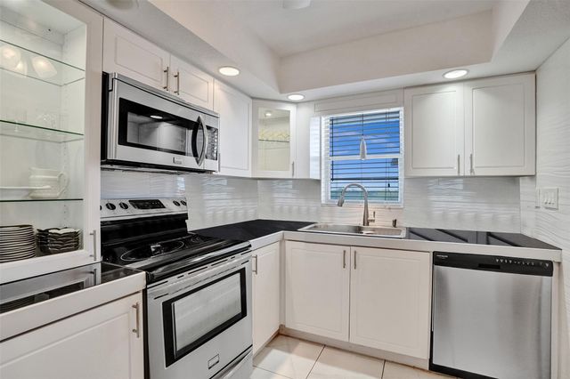 5860 NW 44th Street 603, Lauderhill, FL 33319