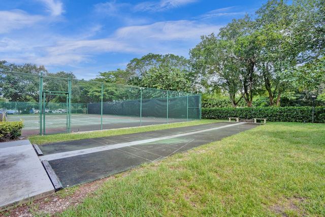 5860 NW 44th Street 603, Lauderhill, FL 33319