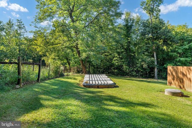 101 BLUE VALLEY RD, Linden, VA 22642