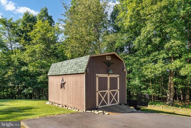 101 BLUE VALLEY RD, Linden, VA 22642