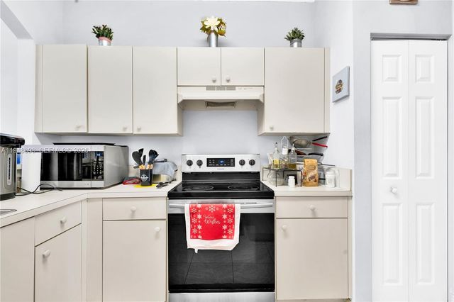 74 NW 2nd St, Homestead, FL 33030