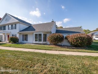 8 Arbor Court, Perrysburg, OH 43551