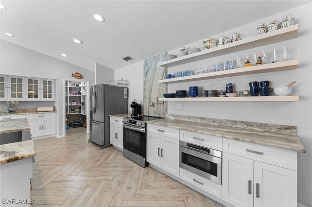 2467 Pine Woods CIR 3, Naples, FL 34105