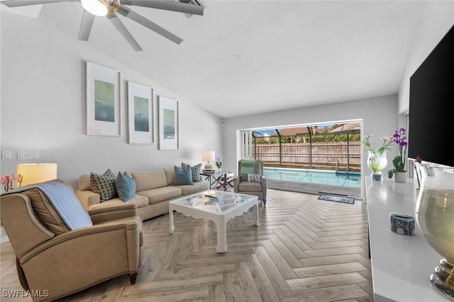 2467 Pine Woods CIR 3, Naples, FL 34105