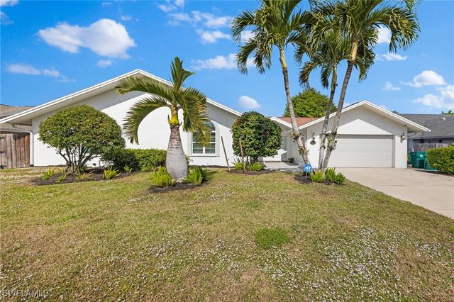 2467 Pine Woods CIR 3, Naples, FL 34105