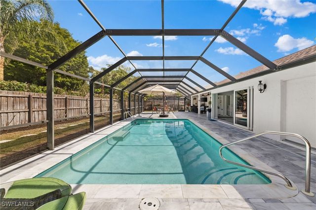 2467 Pine Woods CIR 3, Naples, FL 34105