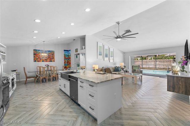 2467 Pine Woods CIR 3, Naples, FL 34105