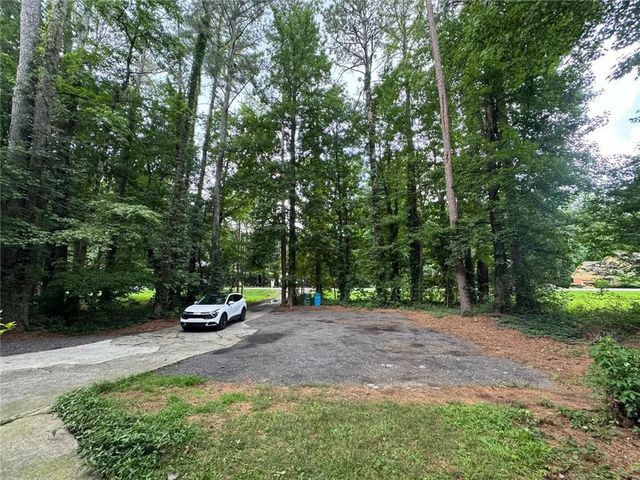 5298 Miller Road SW, Lilburn, GA 30047