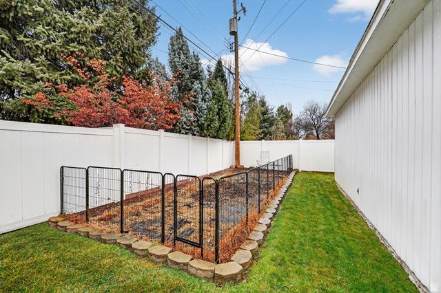 5443 S DUNBARTON DR, Murray, UT 84117