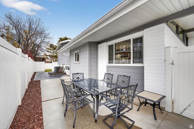 5443 S DUNBARTON DR, Murray, UT 84117