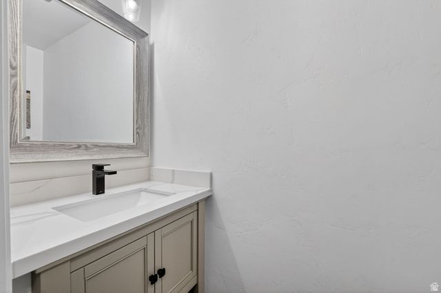 5443 S DUNBARTON DR, Murray, UT 84117