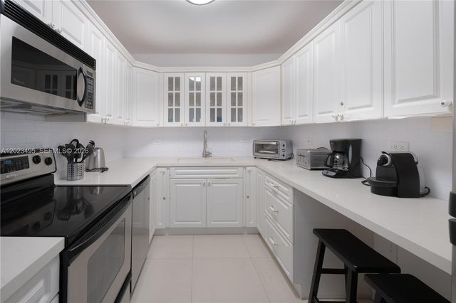 5601 Collins Ave 1420, Miami Beach, FL 33140