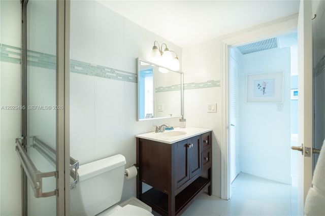 5601 Collins Ave 1420, Miami Beach, FL 33140